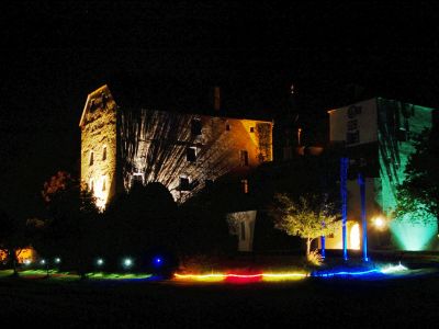 Schloss Triebenbach bei Nacht beleuchtet - Foto von Wolfgang Stowasser
